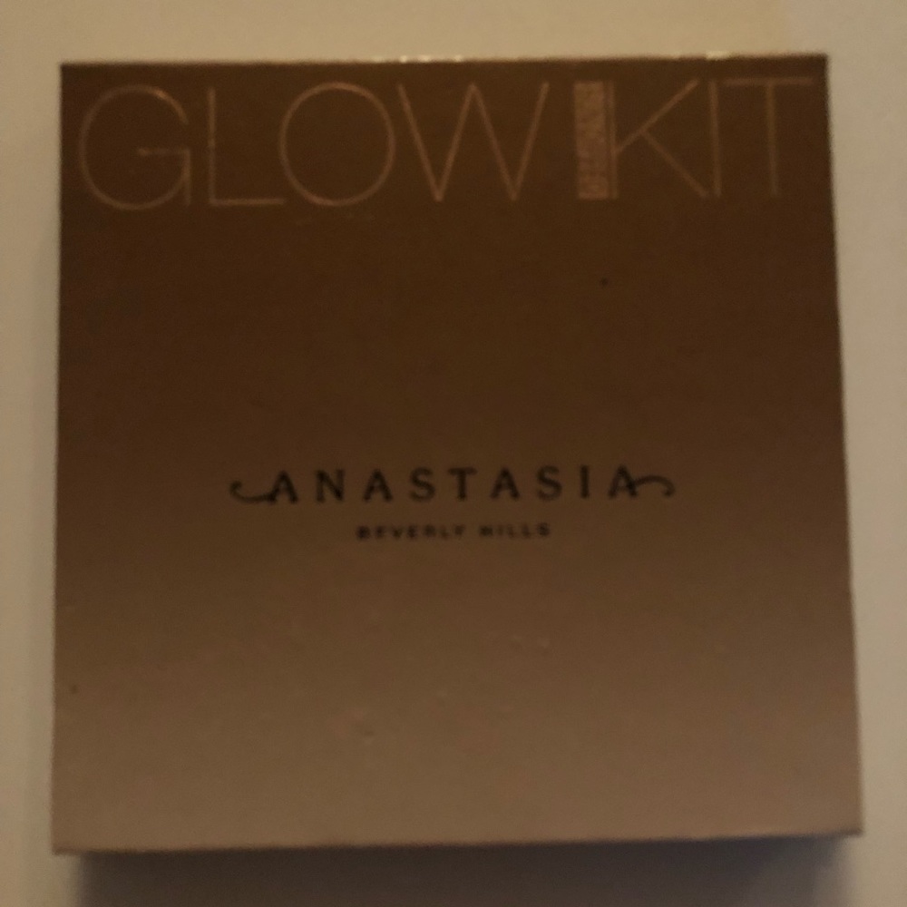 Anastasia glow kit
